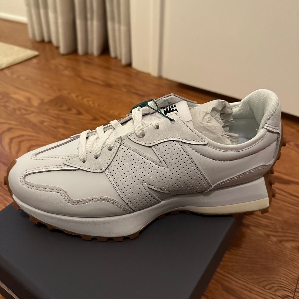NEW BALANCE WOMENS WHITE 327 LEATHER SNEAKER